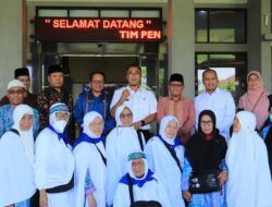 Sebanyak 14 Orang Jamaah Haji Kota Payakumbuh Langsung Di Sambut Penjabat Walikota Payakumbuh