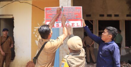 Dinas PUPR Payakumbuh Segel 7 Bangunan Langgar Aturan