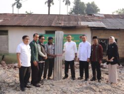 Sekdako Rida Serahkan Bantuan Baznas Kepada Korban Kebakaran