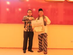 Jhonny Parlin Raih Camat Terbaik 1 Sumbar Tahun 2023