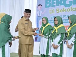 Terus Tekan Stunting,Siapkan Generasi Indonesia Emas, Gubernur Bagikan Tablet Penambah Darah bagi Pelajar di Piaman