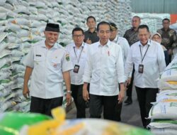 Didampingi Gubernur Mahyeldi, Presiden Cek Stok Bulog Sumbar dan Salurkan BLT bagi Warga Terdampak El Nino