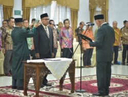 Gubernur Mahyeldi Lantik Arry Yuswandi sebagai Asisten II bidang Perekonomian dan Pembangunan Setdaprov Sumbar