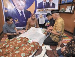 Gubernur Mahyeldi Bertakziah Kerumah Duka Alm. Ali Mukhni