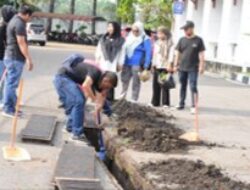 Laksanakan Aksi Satu Jam Menyapu ; Pemko Pariaman Bersihkan Sepanjang Jalan Imam Bonjol