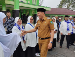 Lepas Jamaah Umrah, Wabup Sabar AS Minta Doa Keberkahan untuk Pasaman