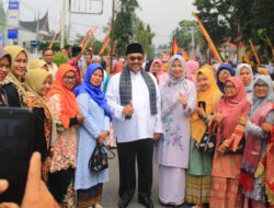 Ribuan Warga Antusias Ikuti Pawai Budaya HUT ke-78 Kab Pasaman