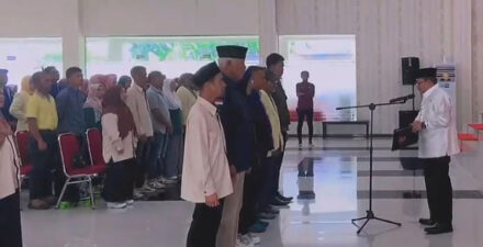 Suasana pengukuhan relawan bersama oleh Bupati Agam.