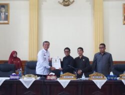 Pj.Walikota Pariaman Dengarkan Pandangan Umum Fraksi Terhadap Nota Keuangan Tentang RAPBD TA 2024