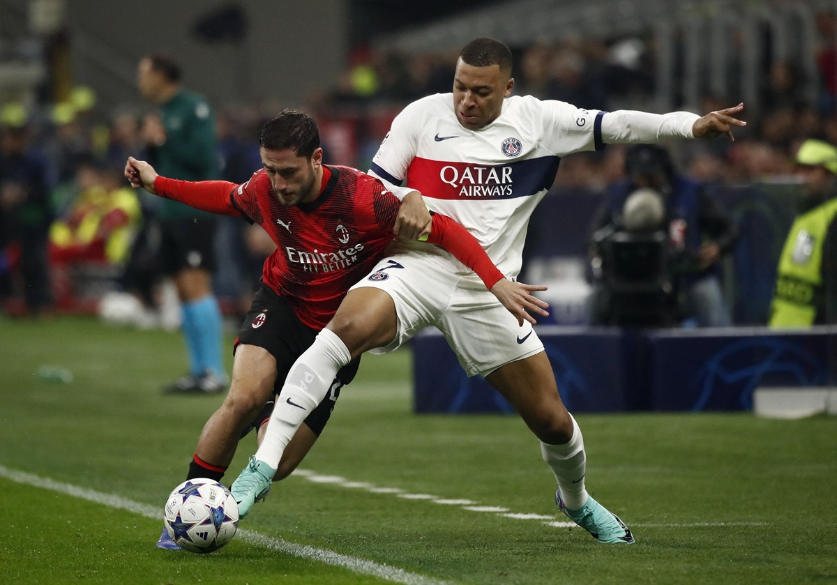 Laga AC Milan vs PSG di Liga Champions 2023-2024.