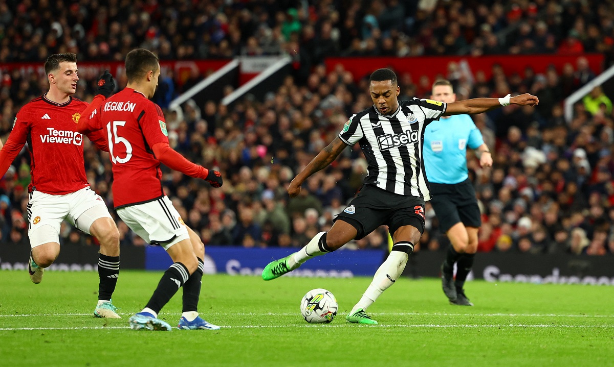 Newcastle United menggilas Manchester United 3-0 di Old Trafford.