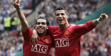 Carlos Tevez dan Cristiano Ronaldo kala sama-sama membela Manchester United.