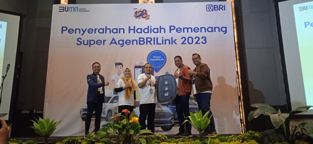 Agent BRILink dapat grandprize mobil.