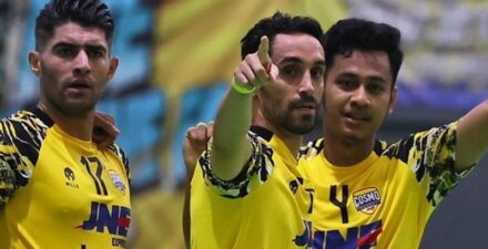 Cosmo JNE FC menang telak 6-3 atas Halus FC .