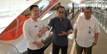Whoosh, Kereta Cepat Jakarta-Bandung, Raih Sukses dalam Sebulan Operasi