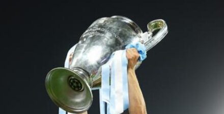 Trofi Liga Champions.
