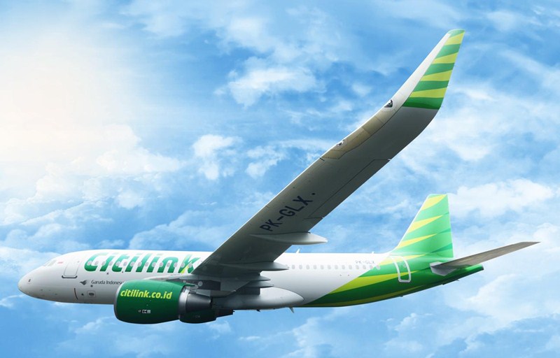Penumpang Citilink merokok di pesawat.