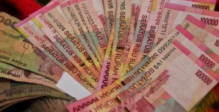 Daftar lengkap kenaikan UMP 2024 di seluruh Indonesia.