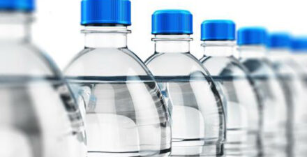 Perbedaan warna tutup botol.