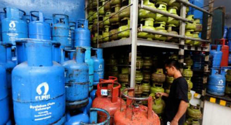 Gas LPG 12 kg naik.