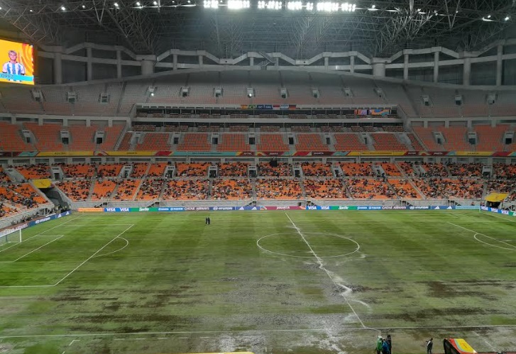 Stadion JIS banjir jelang laga Timnas Brasil U-17 vs Timnas Argentina U-17.
