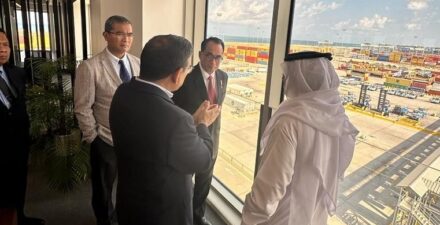 Menhub Bertemu CEO Abu Dhabi Port Saif Al Mazrouei.