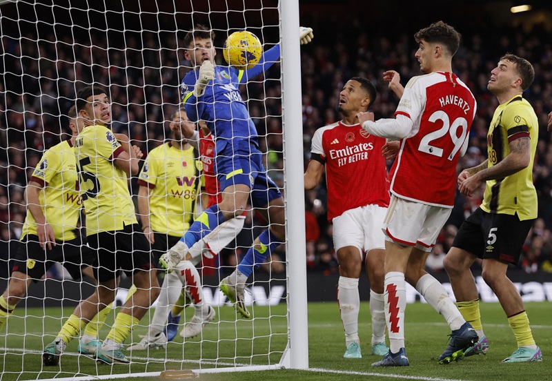 Arsenal menang telak 6-0 atas Lens di Liga Champions 2023-2024.