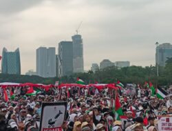 Massa Aksi Bela Palestina Bendera Raksasa di Monas, Tokoh Lintas Agama Hadir