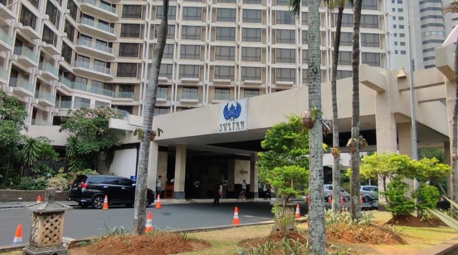 Hak guna bangunan hotel sultan tidak diperpanjang.