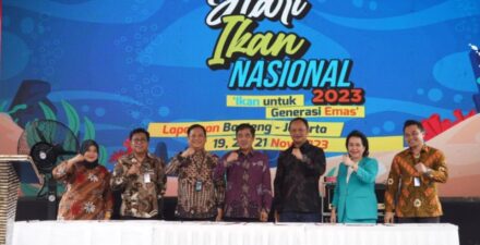 Dirut PT PIL Suresh Ferdian saat menandatangani MoU Logistik dengan Kementerian Kelautan dan Perikanan untuk ekspor ikan tuna ke mancanegara. (Dok. Istimewa)