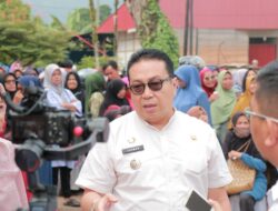 Ribuan Masyarakat Payakumbuh Berdesakan Mendapatkan Pasar Murah