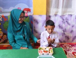 TP PKK Ny. Lasta Jasman Praktek Pengolahan Pangan Lokal Payakumbuh