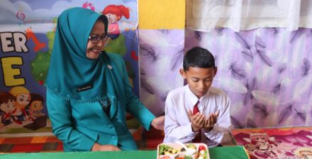 TP PKK Ny. Lasta Jasman Praktek Pengolahan Pangan Lokal Payakumbuh