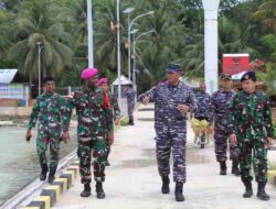 Kapal Markas Guspurla Koarmada III, KRI Posepa-870 Kunjungi Pulau Terluar di Utara Papua