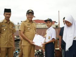 5.854 Stel Seragam Diserahkan Lagi, Anak TK Juga Dapet, Lho!