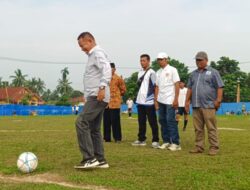 Staf Ahli Elvi Jaya Tendang Bola Pembuka Turnamen Karang Taruna Cup 2023 Di Subarang Batuang