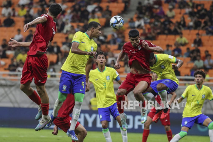 Timnas Brasil saat berhadapan dengan Timnas Iran. (dok.republika.co.id)
