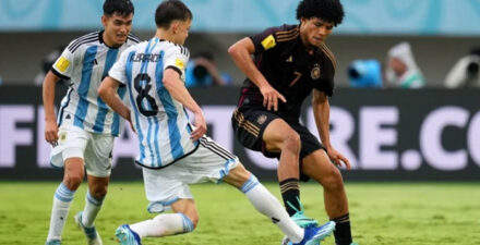 Prancis saat menghadapi Argentina pada semifinal Piala Dunia U-17 dan berakhir kemenangan buat Prancis.