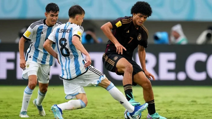 Prancis saat menghadapi Argentina pada semifinal Piala Dunia U-17 dan berakhir kemenangan buat Prancis.