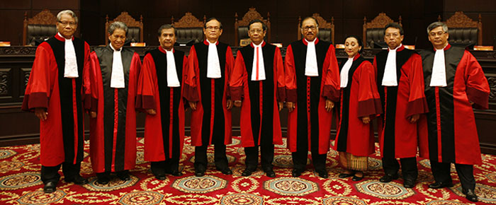 Sembilan hakim MK dinyatakan bersalah.