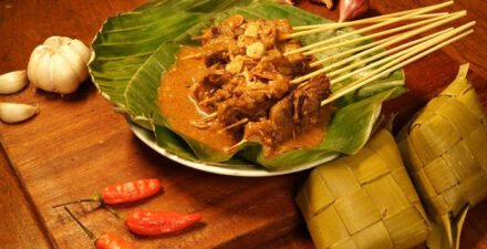 Sate Danguang-danguang kulier kebangaan orang Padang.