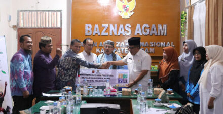 Baznas serahkan bantuan untuk warga Palestina.