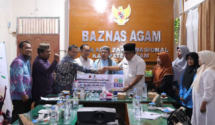 Baznas serahkan bantuan untuk warga Palestina.