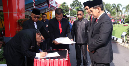 Bupati Agam tandatangani Naskah Perjanjian Hibah Pilkada 2024.