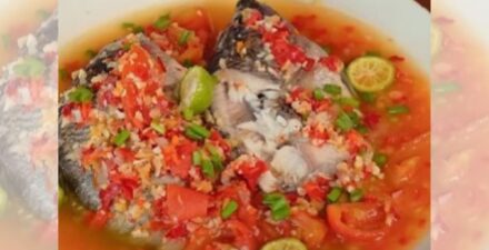 Pecak ikan nila.