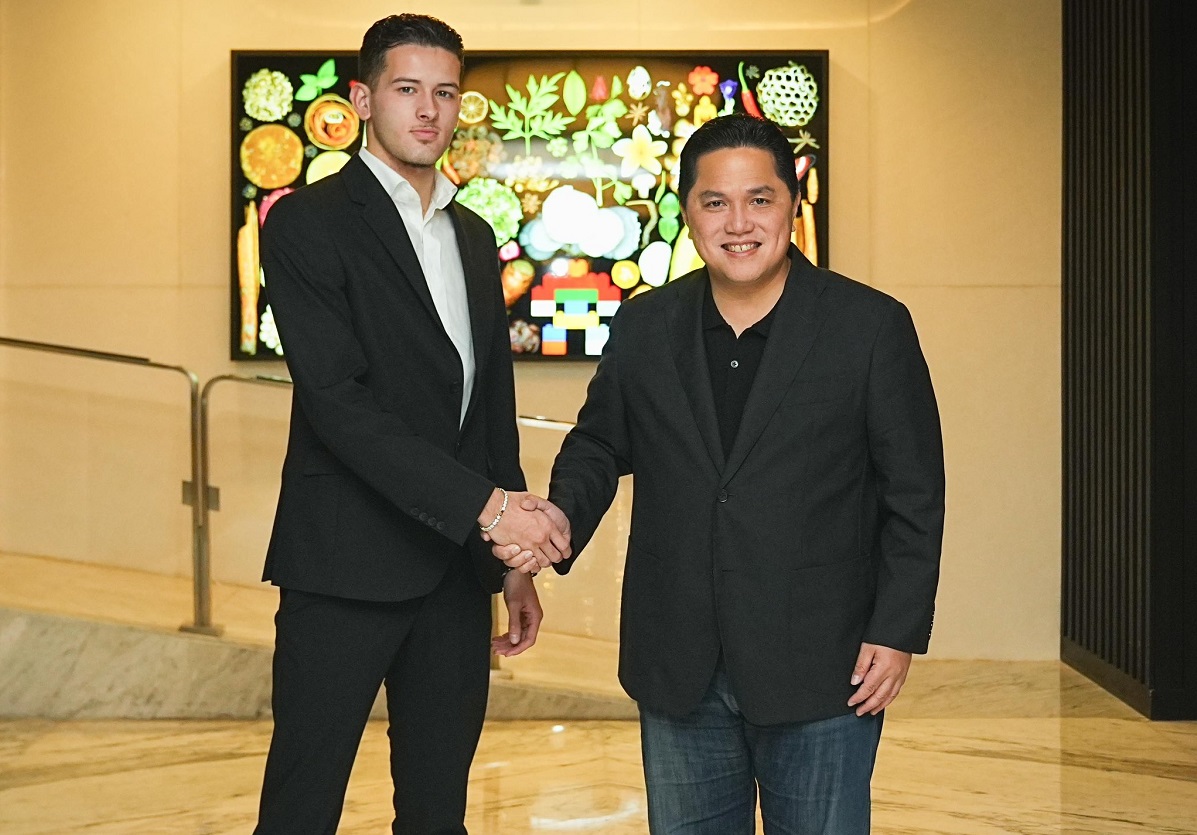 Justin Hubner bersama Ketua Umum PSSI Erick Thohir.