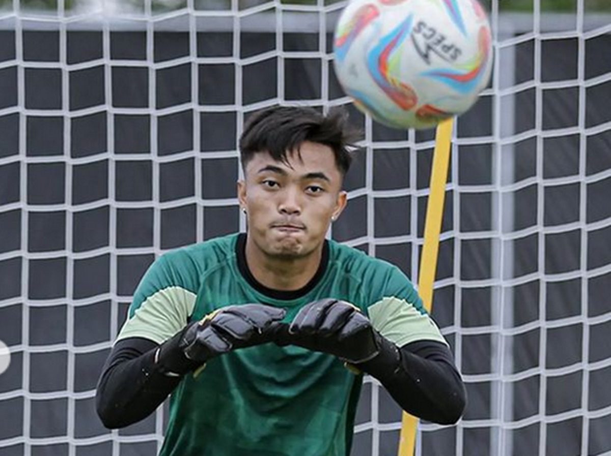 Ernando Ari kala membela Persebaya Surabaya.