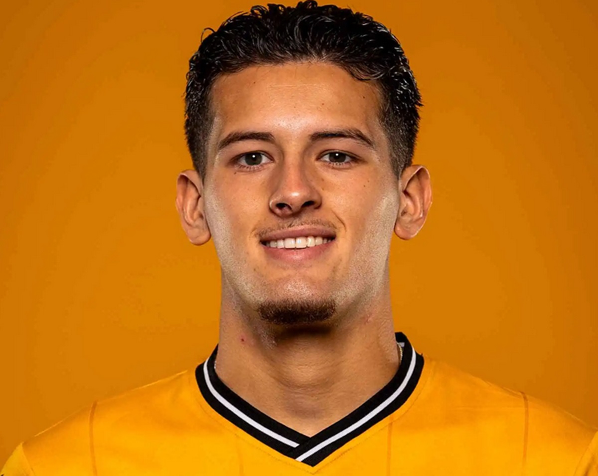 Justin Hubner kala membela Wolverhampton Wanderers U-21.