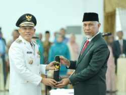 Gubernur Mahyeldi Lantik Bupati Baru Pasaman, Harapkan Kinerja Optimal untuk Masa Jabatan Sisa