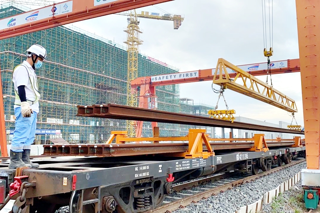 KA Feeder Jakarta-Bandung Alami Gangguan Perjalanan.